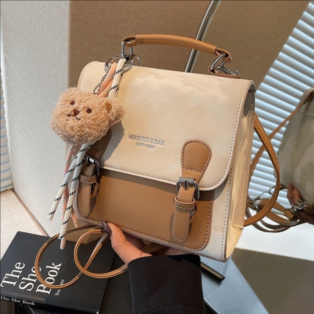 2025 New fashionable street trend handbag, women's high-end feel, large capacity small square bag, lightweight travel backpack full figure