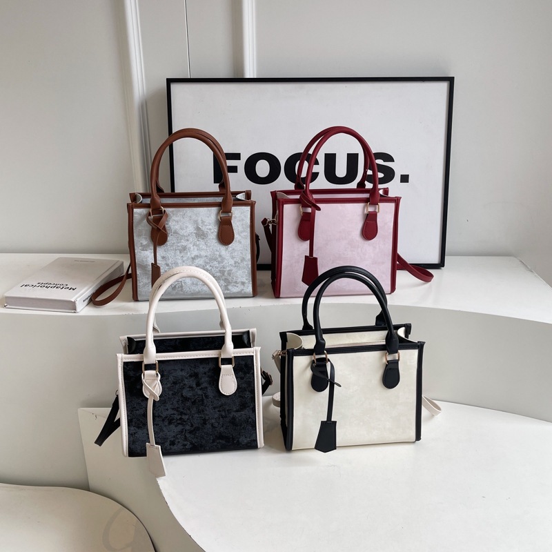 Fashionable design, single-shoulder crossbody, stylish 2024 new style, solid color, small square, fresh, underarm texture handbag full figure