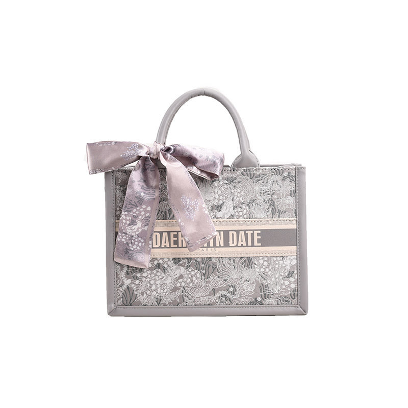 Factory-customized wholesale large-capacity European and American retro tote bags, casual and versatile women's single-shoulder armpit bags Item Picture