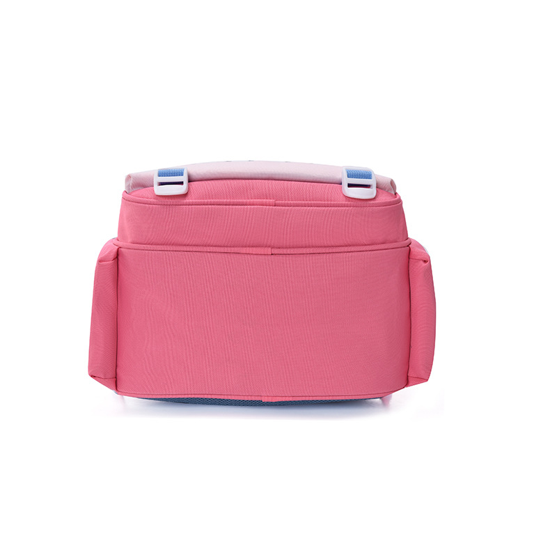New large-capacity kindergarten schoolbag, lightweight first grade children's backpack, high appearance level, three-dimensional color contrast fashion backpack Application Scenario