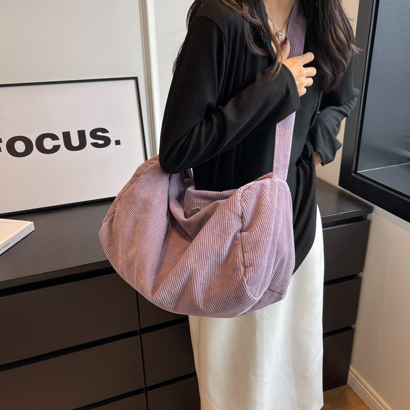 Corduroy casual women's bag 2023 New large-capacity crossbody bag, laid-back style single-shoulder bag, retro, fashionable and simple back full figure