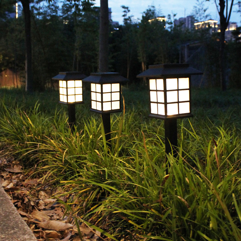 Solar-powered lawn lamp, outdoor waterproof ground-insertion column head lamp, small yard decoration garden, villa courtyard lamp, dual-purpose lamp Application Scenario