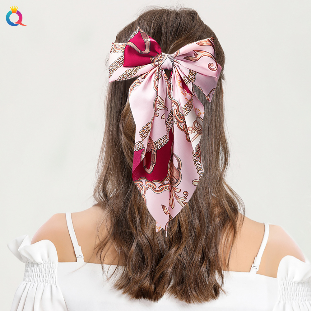 The new Qiyue Korean version chain bow ribbon hair clip is simple and elegant. It is made of silk and features a spring clip at the back of the head for women details Picture