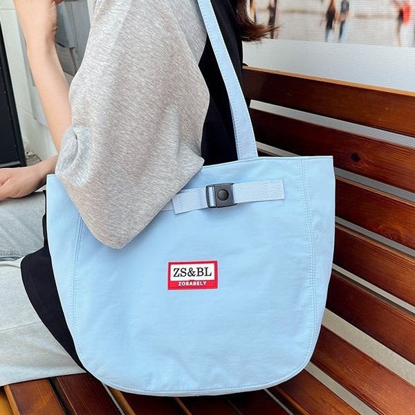 This is a new French niche, eye-catching, lightweight and versatile travel handbag for women from Boutote Specification drawing