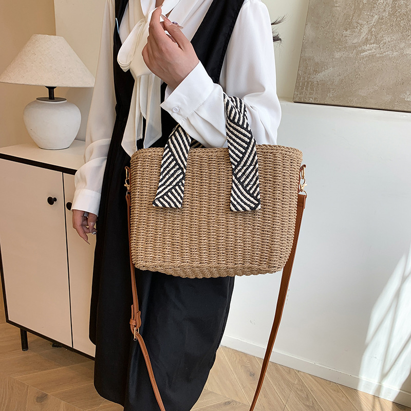 New single-shoulder handbag, straw woven bag, tote bag, seaside vacation handbag, large capacity, versatile beach woven bag Application Scenario