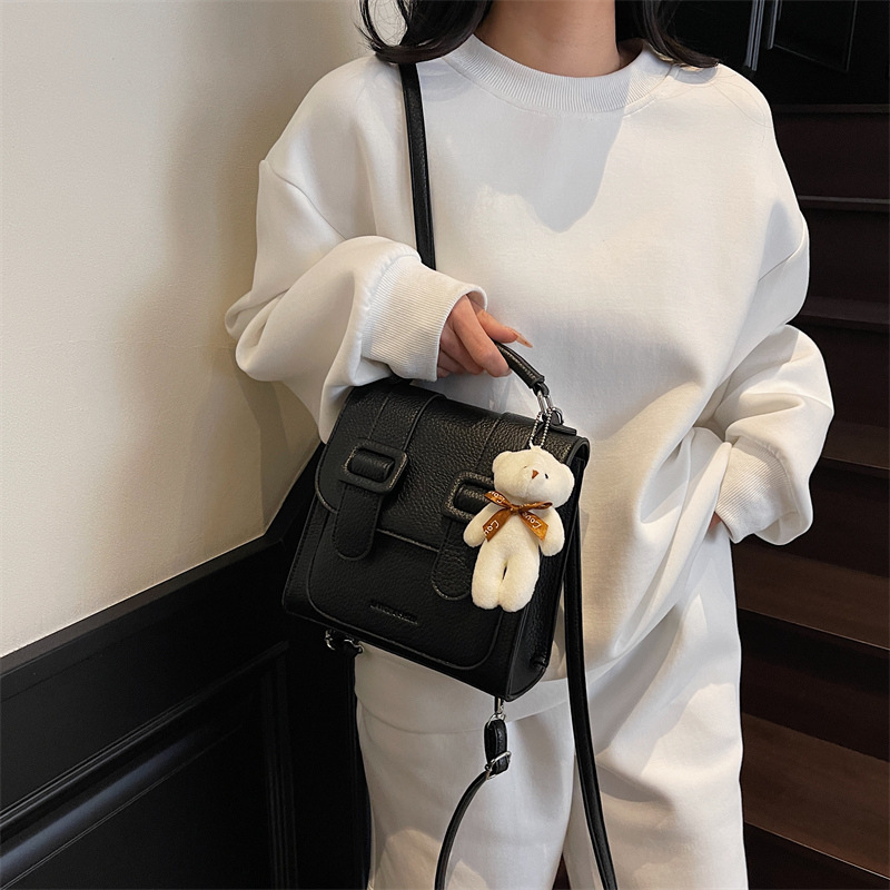 A new high-end, fashionable and trendy multi-functional backpack for women in 2025, featuring a stylish and stylish Korean style with lychee patterns Application Scenario