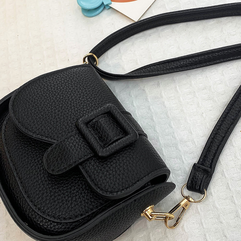 A niche and unique little chanel-style princess bag, a girl's saddle bag, a trendy Korean-style mini children's crossbody bag, a fashionable choice for going out Application Scenario