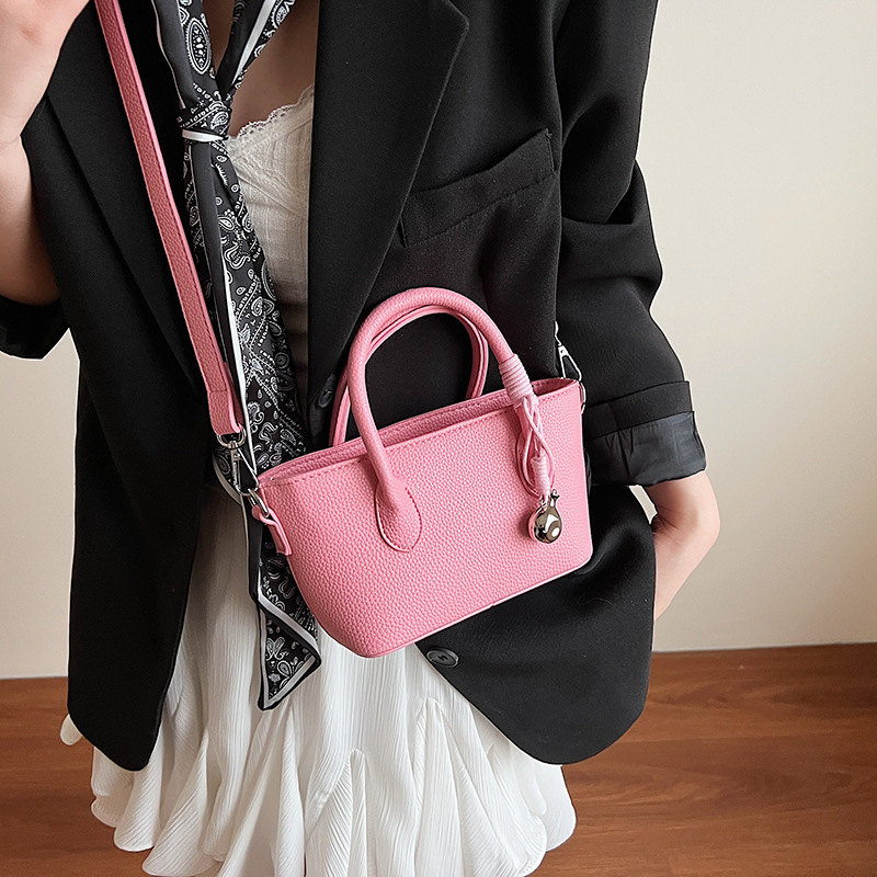 The 2025 new trendy and high-end style, fashionable and popular lychee pattern bucket bag, versatile solid color single-shoulder crossbody bag Specification drawing
