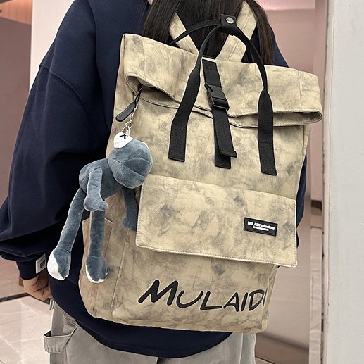 This stylish zipper backpack with a cool and trendy design is suitable for both men and women. It is a computer bag for junior and senior high school students and a commuter style backpack Application Scenario