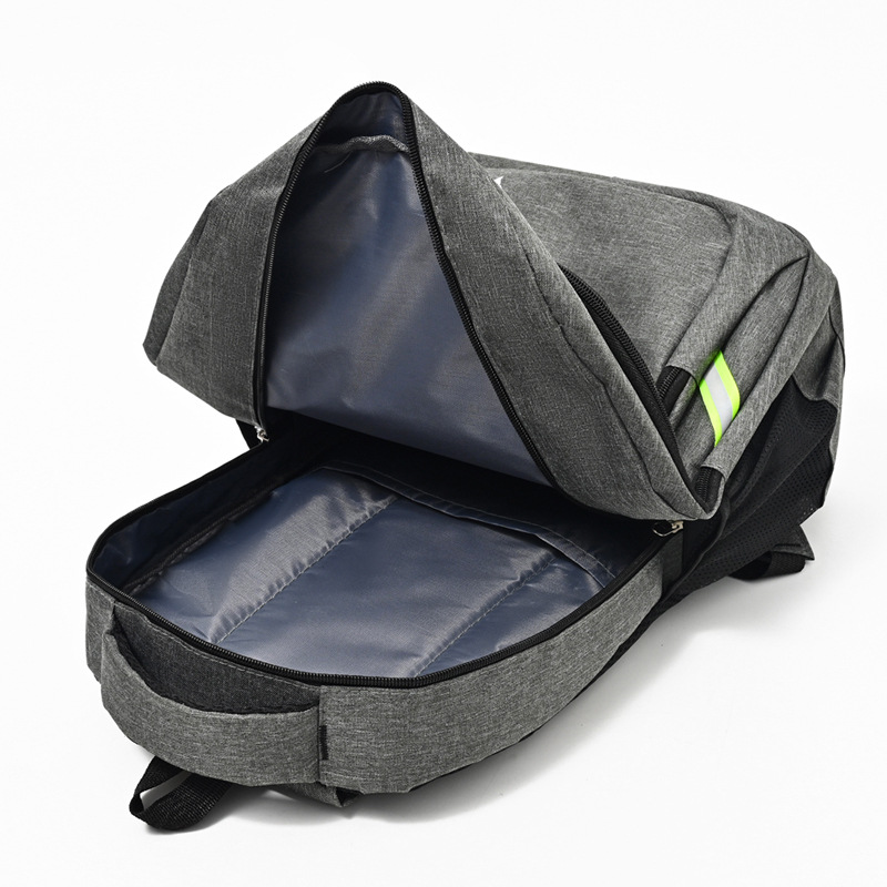 New men's backpack with a simple and large-capacity design for business, leisure and travel, a computer backpack for junior high school, senior high school and college students Application Scenario