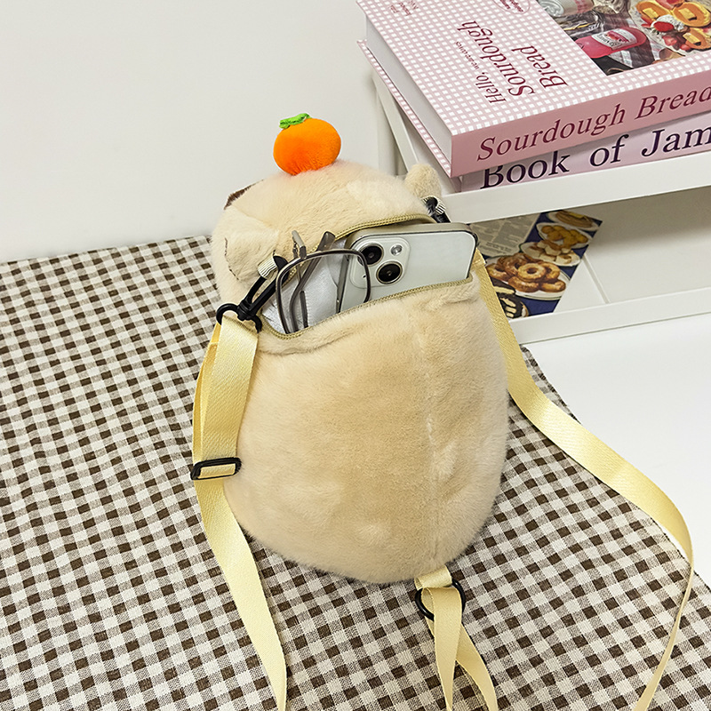 Cute plush toys, capybara bags, capibara dolls, plush single-shoulder bags, and stylish backpacks for girls Application Scenario
