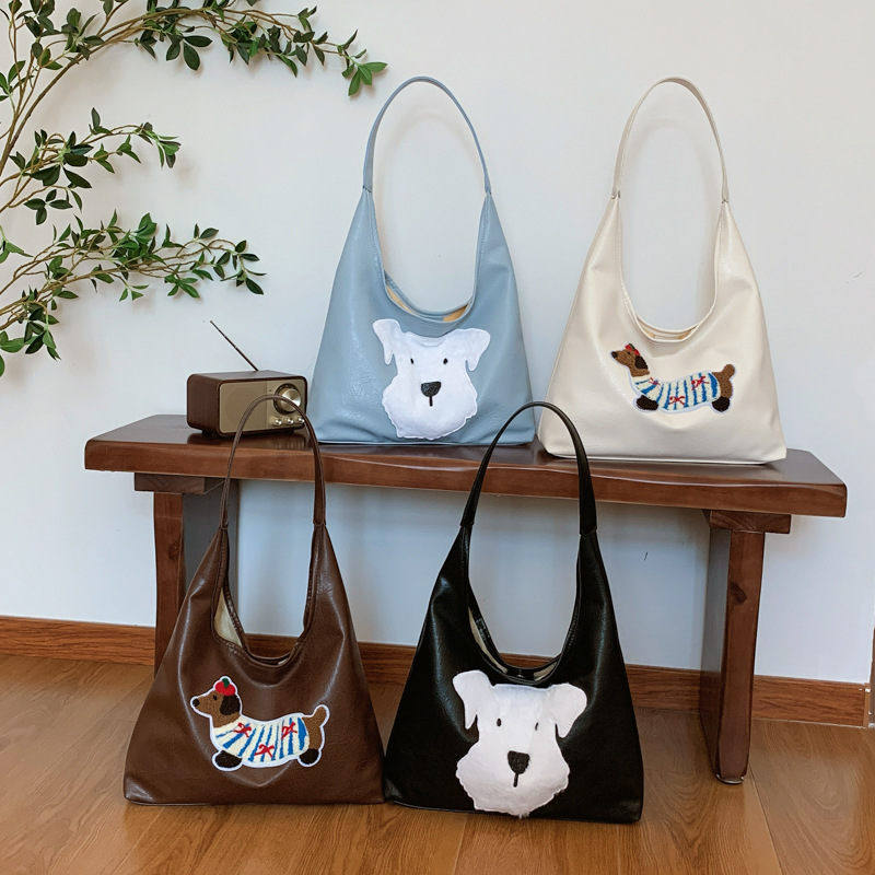 Tote Bag Autumn/Winter 2024 New large-capacity simple Korean style ins large-capacity single-shoulder bag Cartoon commuter women's bag Application Scenario