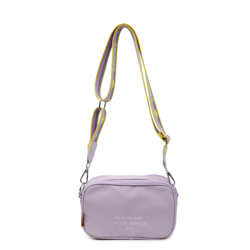 Casual small square bag for men and women, niche and eye-catching single-shoulder bag, fashionable Japanese-style crossbody phone bag Item Picture
