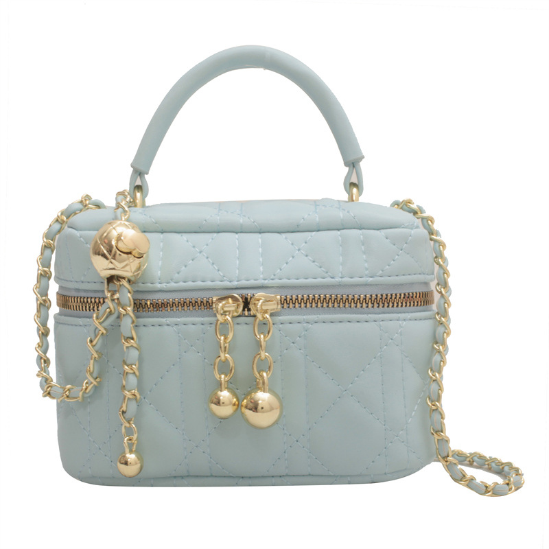 A new 2024 solid-color diamond-shaped chain handbag for women, a high-end and stylish crossbody bag, and a versatile small square bag Item Picture