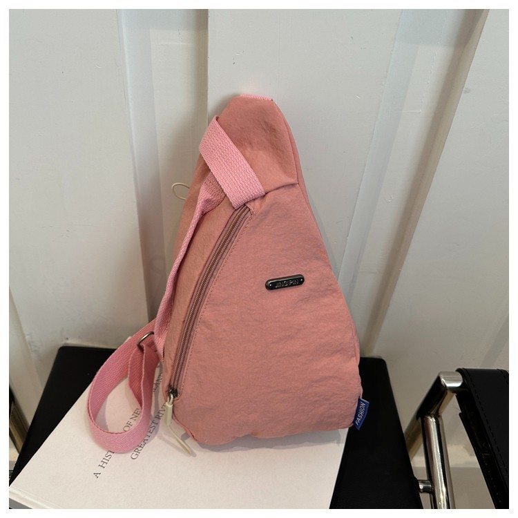 Factory wholesale of niche design bags for women, new high-end and stylish hand-held shoulder bags, versatile solid color crossbody bags Specification drawing
