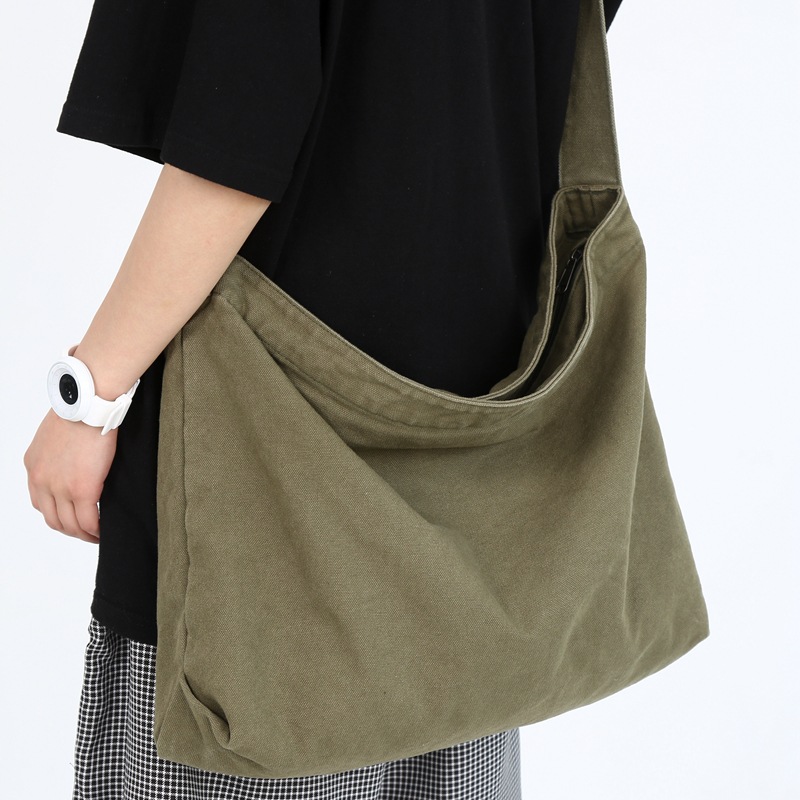 This is a new Japanese streetwear single-shoulder bag for women in 2022, featuring a laid-back style and a solid color, muji retro washed canvas bag details Picture