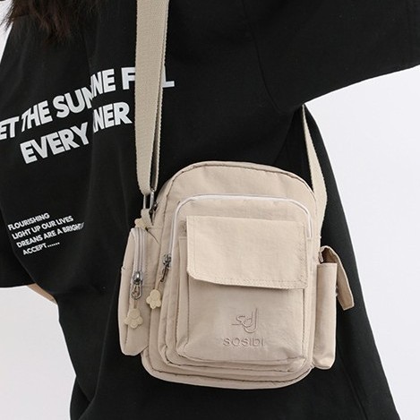 Korean-style casual and versatile waterproof nylon small square bag for men and women, lightweight mobile phone bag, multi-pocket commuting crossbody bag full figure