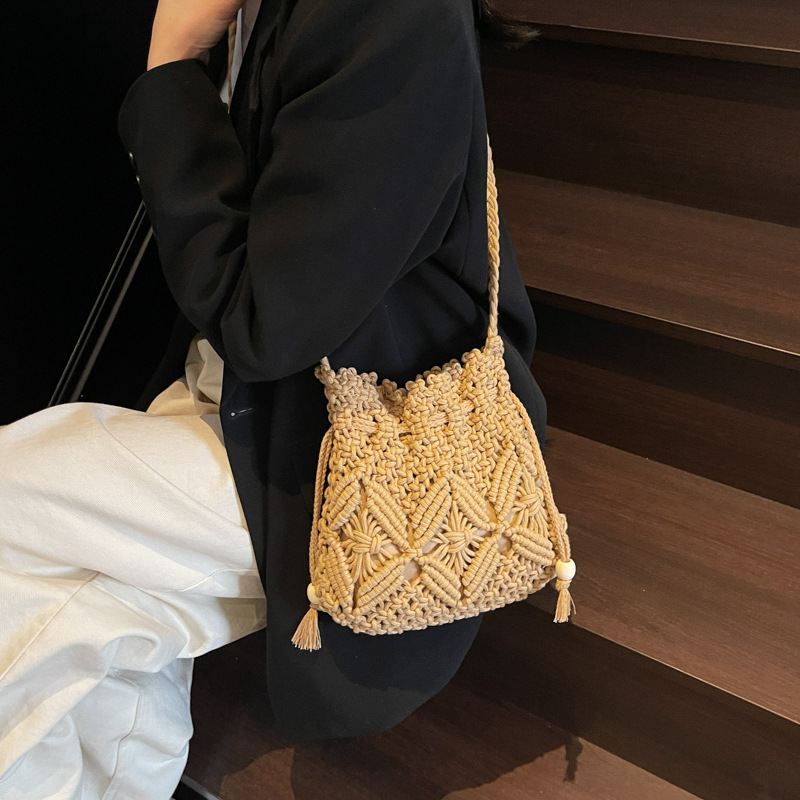 A new summer 2025 fashion and trendy single-shoulder crossbody bag for women, a beach vacation style and beach travel woven bucket bag details Picture