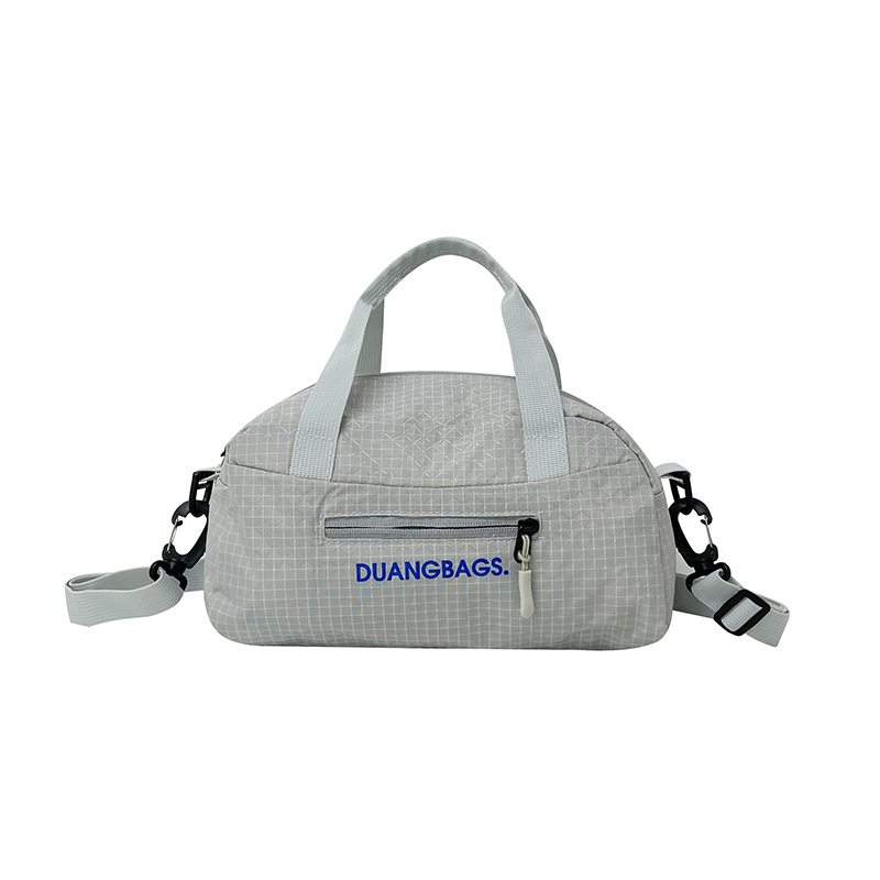 This is a simple and casual casual portable travel bag for men and women. It is durable and fashionable Item Picture