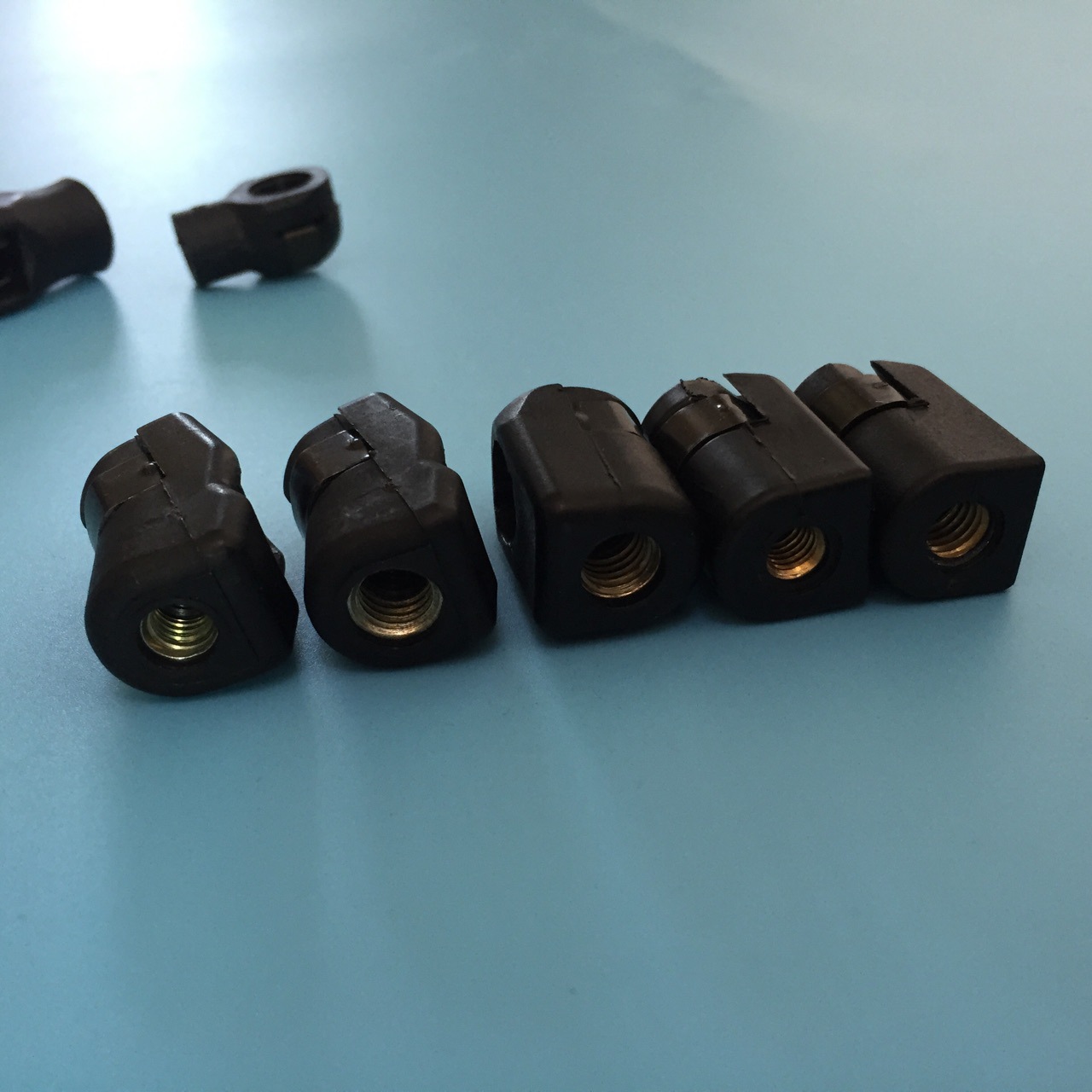 The manufacturer supplies gas spring connectors, nylon connectors, black plastic ball heads, gas spring accessories and connection parts Application Scenario