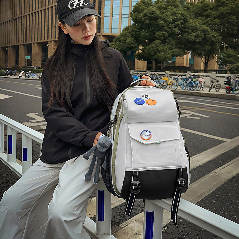 Trendy brand backpacks for men, simple and large-capacity travel backpacks, casual Japanese-style schoolbags for junior high school, senior high school and college students full figure