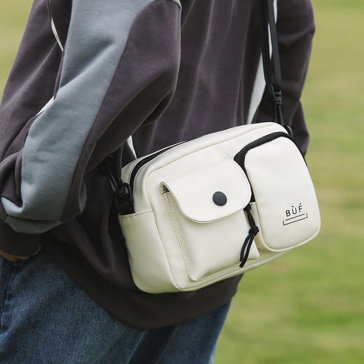 The 2024 new minimalist single-shoulder small square bag on Instagram is a super popular crossbody bag for casual travel and going out full figure