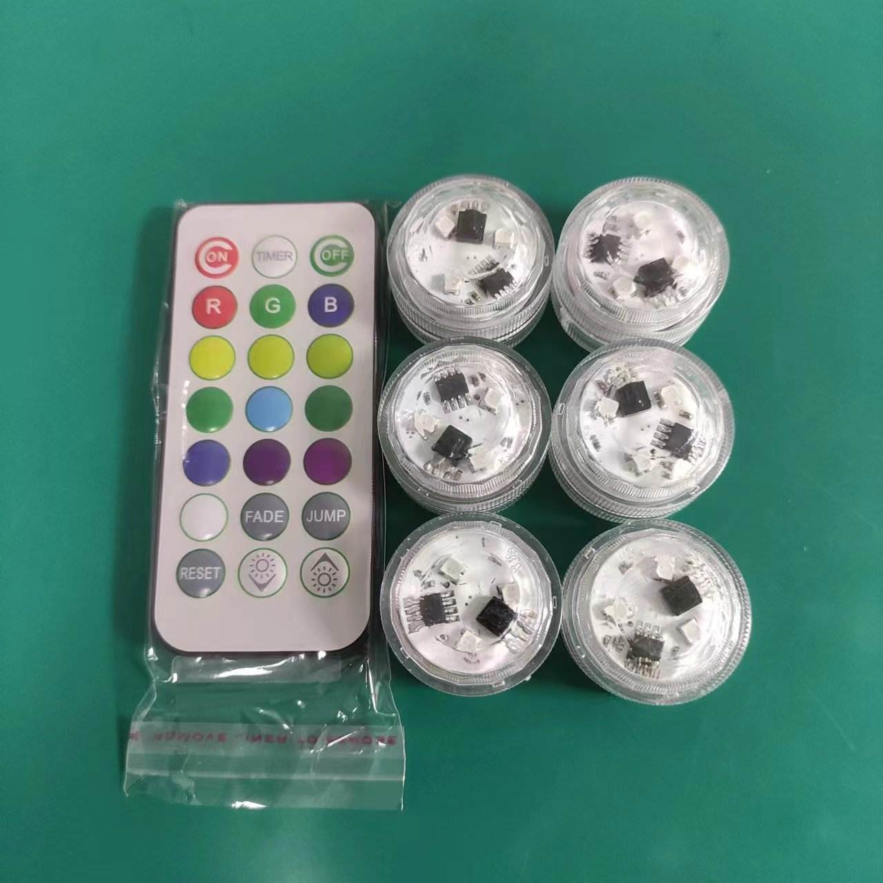 The factory sells LED remote-controlled diving fish tank lights, atmosphere toy lights, bath lights, landscape lights, vase lights and candle lights details Picture
