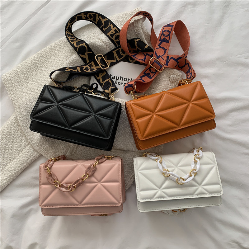 Simple and casual handbag, fashionable 2021 new retro and individual wide shoulder strap single-shoulder bag, stylish thick chain small bag Application Scenario