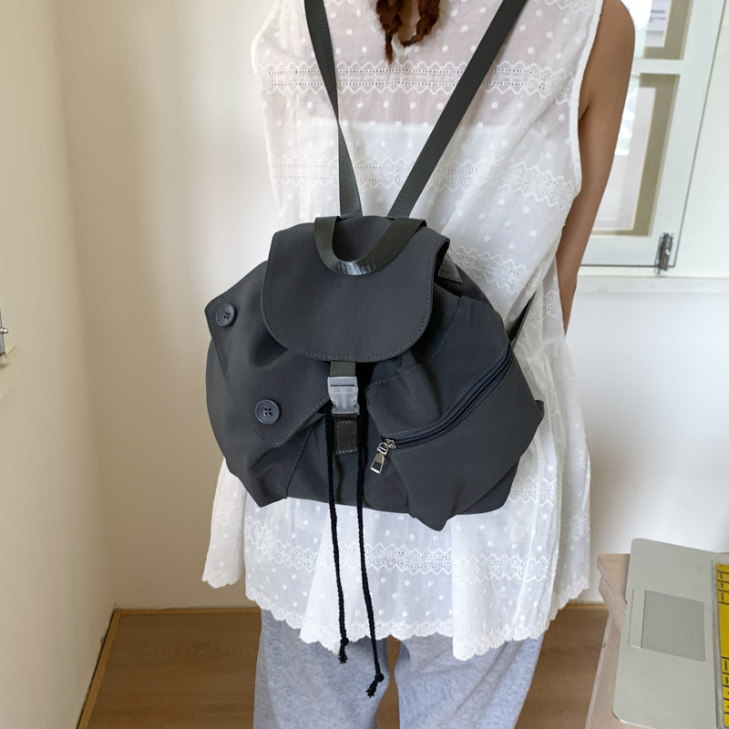 A trendy Korean-style backpack with multiple pockets, drawstring nylon fabric, small and cute, versatile, and stylish Application Scenario