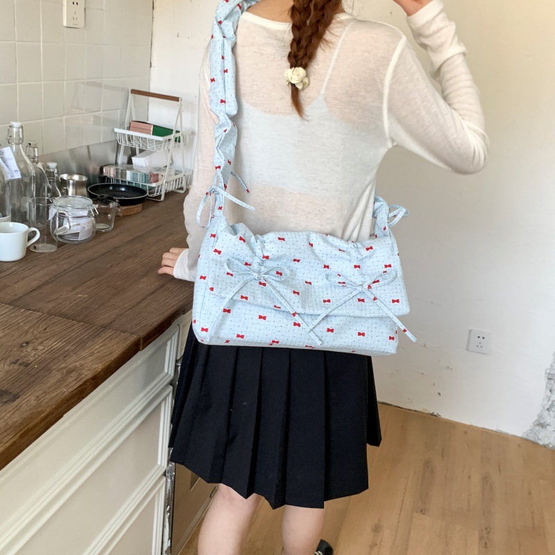 Fashionable pleated underarm bag 2025 new style, fresh and trendy, versatile and high-end crossbody bag, fashionable printed single-shoulder bag Application Scenario