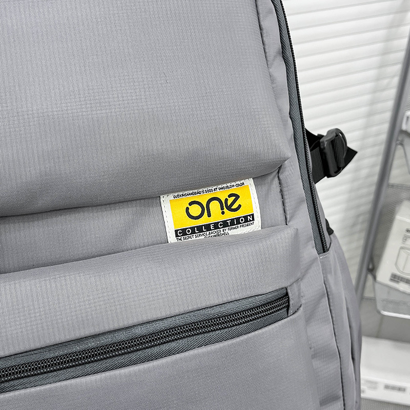 High-appearance-level men's schoolbags, American-style backpacks for junior high school, senior high school, middle school and college students, large-capacity backpacks Application Scenario