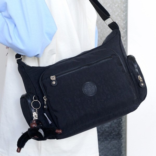 Solid-color simple monkey bag, urban large-capacity single-shoulder crossbody women's bag, waterproof nylon multi-compartment lightweight and fashionable bag details Picture