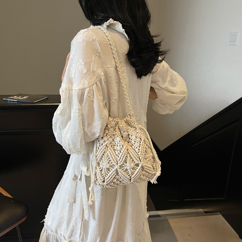 A new summer 2025 fashion and trendy single-shoulder crossbody bag for women, a beach vacation style and beach travel woven bucket bag Application Scenario