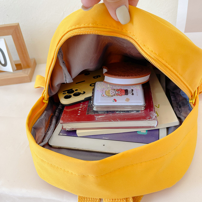 New children's bags, cartoon little pineapple backpacks, cute baby schoolbags, boys' and girls' backpacks Application Scenario