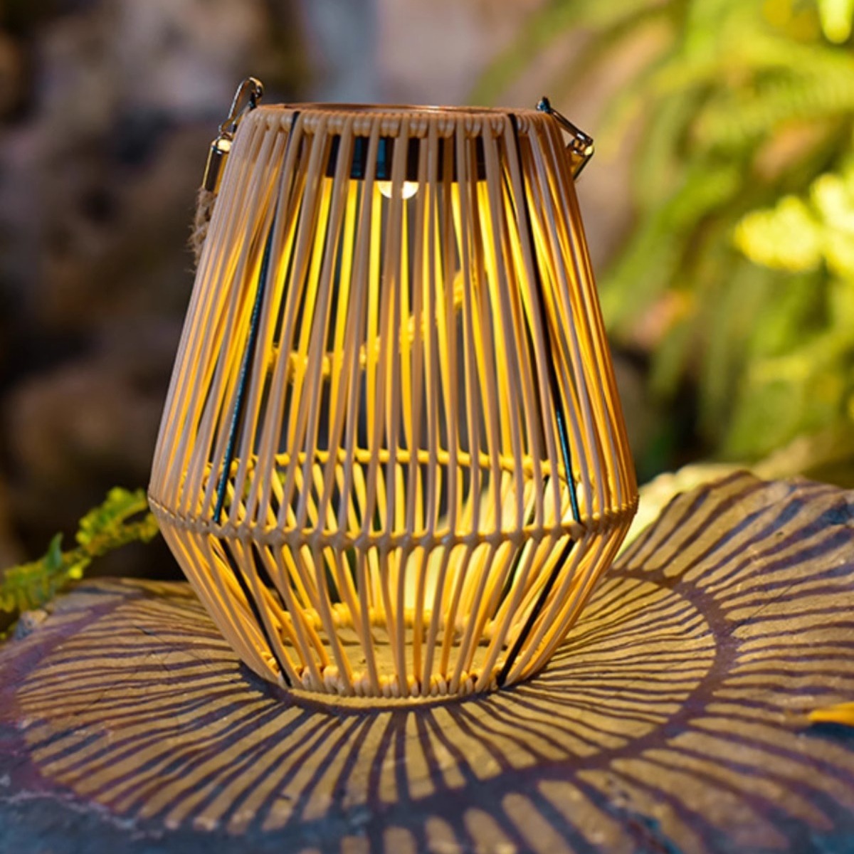 Solar-powered garden lights, rattan and bamboo woven lanterns, Chinese-style retro outdoor hanging lights, balcony decoration atmosphere, and night lights Specification drawing