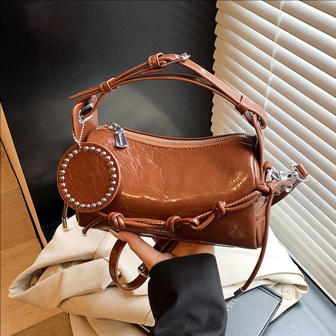 Korean soft-faced handbag for women, new summer 2025 pillowcase, stylish and simple single-shoulder bag, commuter quality crossbody bag full figure
