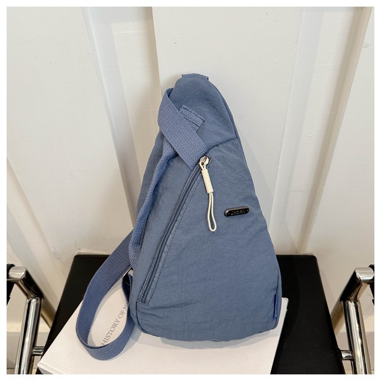 Factory wholesale of niche design bags for women, new high-end and stylish hand-held shoulder bags, versatile solid color crossbody bags details Picture