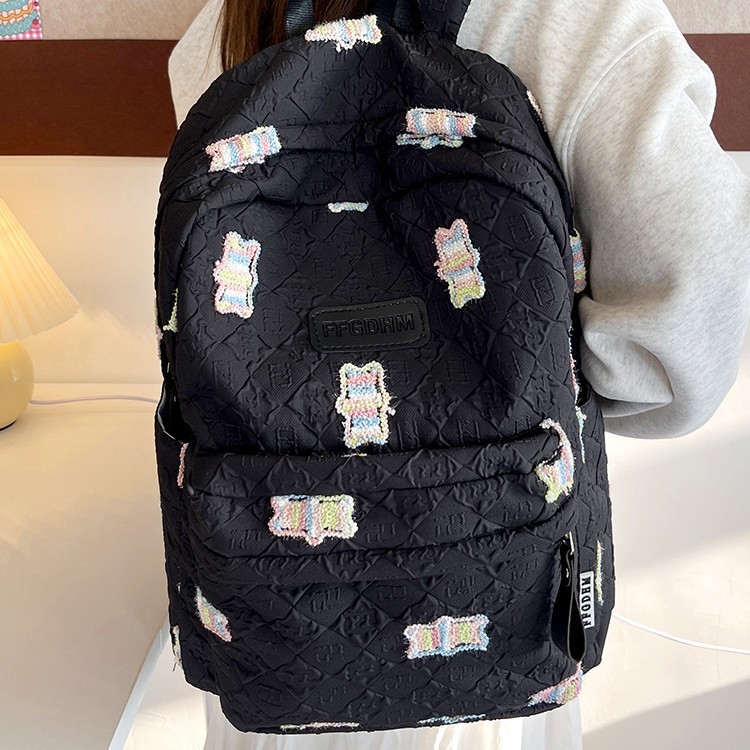 New large-capacity student backpack with diamond-patterned pleats for primary, junior high and senior high school students. Cute little bear backpack full figure