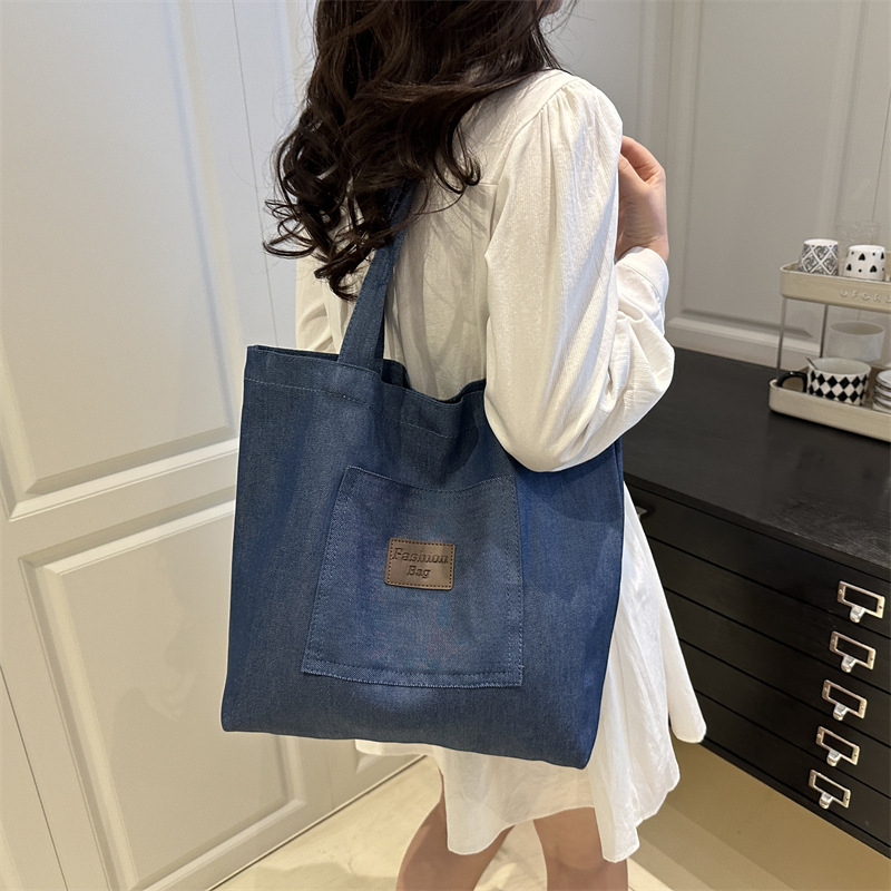 Large-capacity school handbag, large commuting bag for work, new spring 2025 denim casual single-shoulder bag for women Specification drawing
