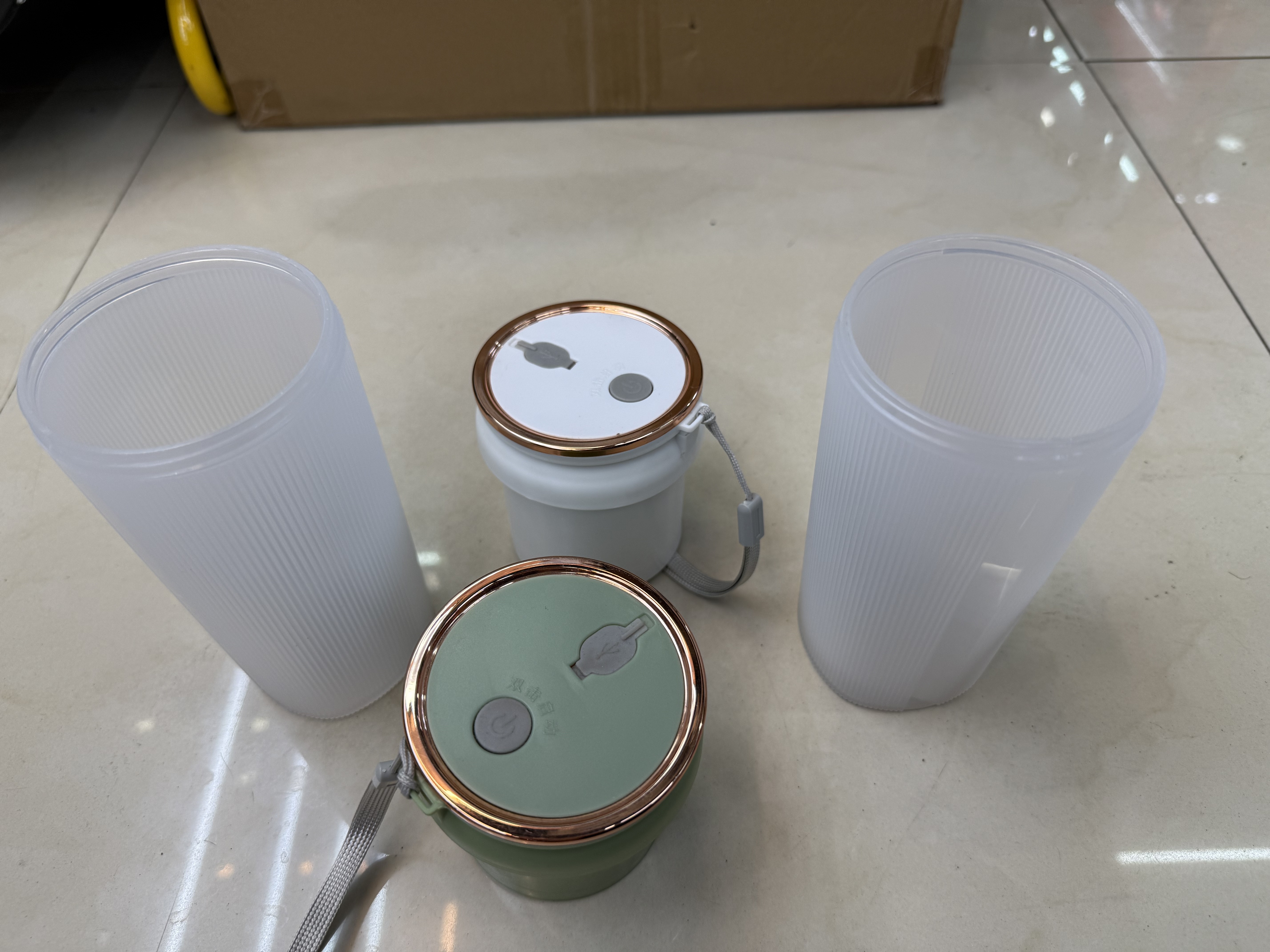 榨汁机/便携式果汁机/榨橙汁机/豆浆机厨具/辅食机白底实物图