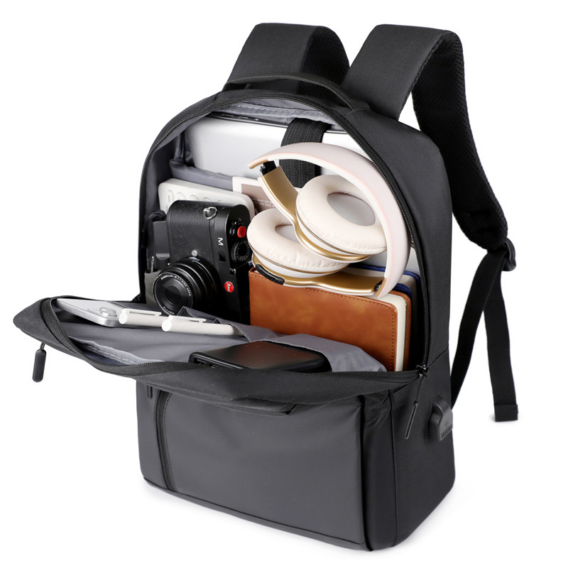 New business backpack, men's commuting large-capacity computer bag, multi-functional multi-compartment wear-resistant casual travel bag Application Scenario