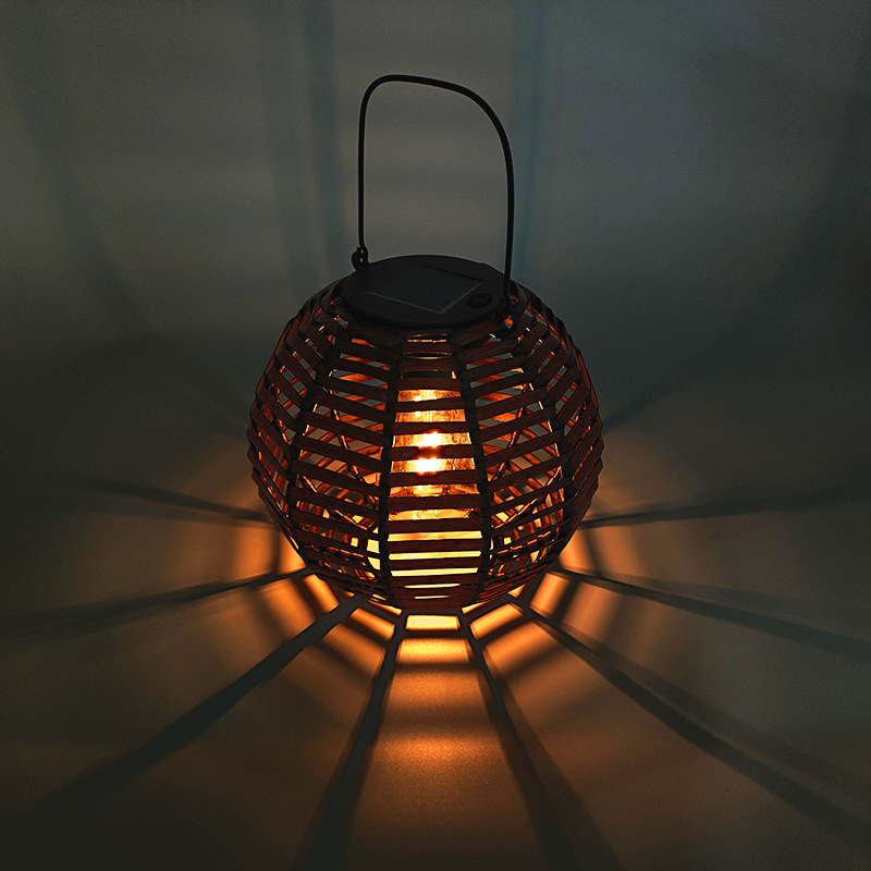 2023 New outdoor European-style atmosphere decorative rattan lantern Amazon waterproof ins solar landscape light details Picture