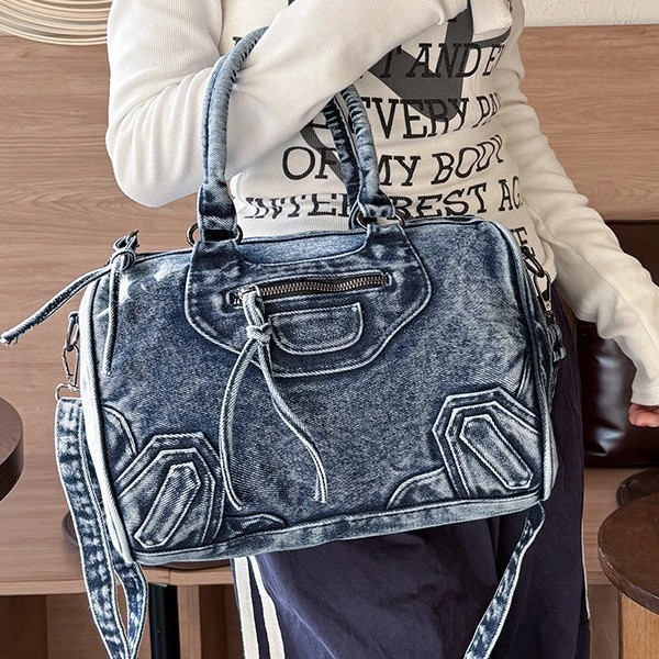 Casual 2025 New retro motorcycle bag, gradient soft surface crossbody single-shoulder bag, women's zipper tote bag, trendy handbag Application Scenario
