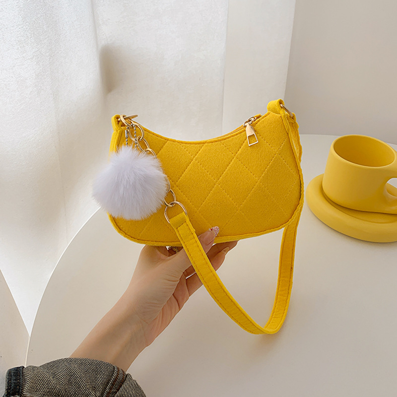 Fashionable and casual women's bag 2023 summer, fresh and trendy underarm bag, elegant and textured, single-shoulder stylish small square bag details Picture