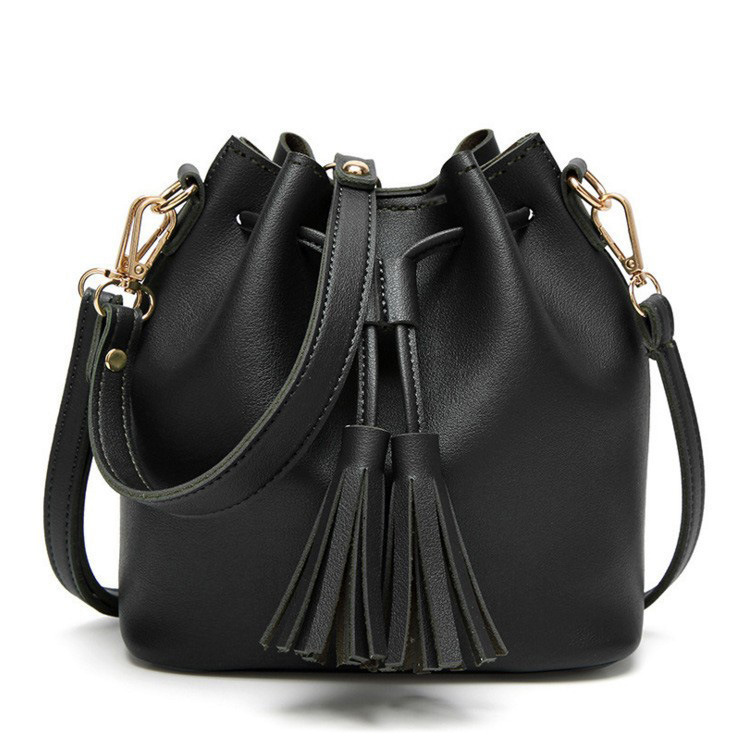 New cross-border bags for women on the street, fringed drawstring PU bucket bag, fashionable single-shoulder crossbody handbag for women Application Scenario