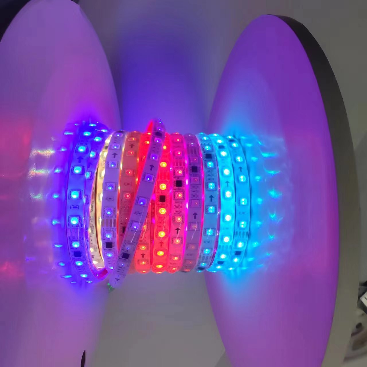 Outdoor waterproof color-changing light strip 24V60 high-brightness breakpoint continuous transmission cultural tourism landscape lighting light strip IP67 full figure