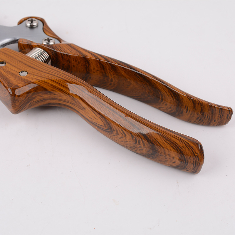 In-stock direct supply of wood grain garden tools, stainless steel flower pruning scissors, branch pruning scissors, manual fruit tree scissors, lightweight Application Scenario