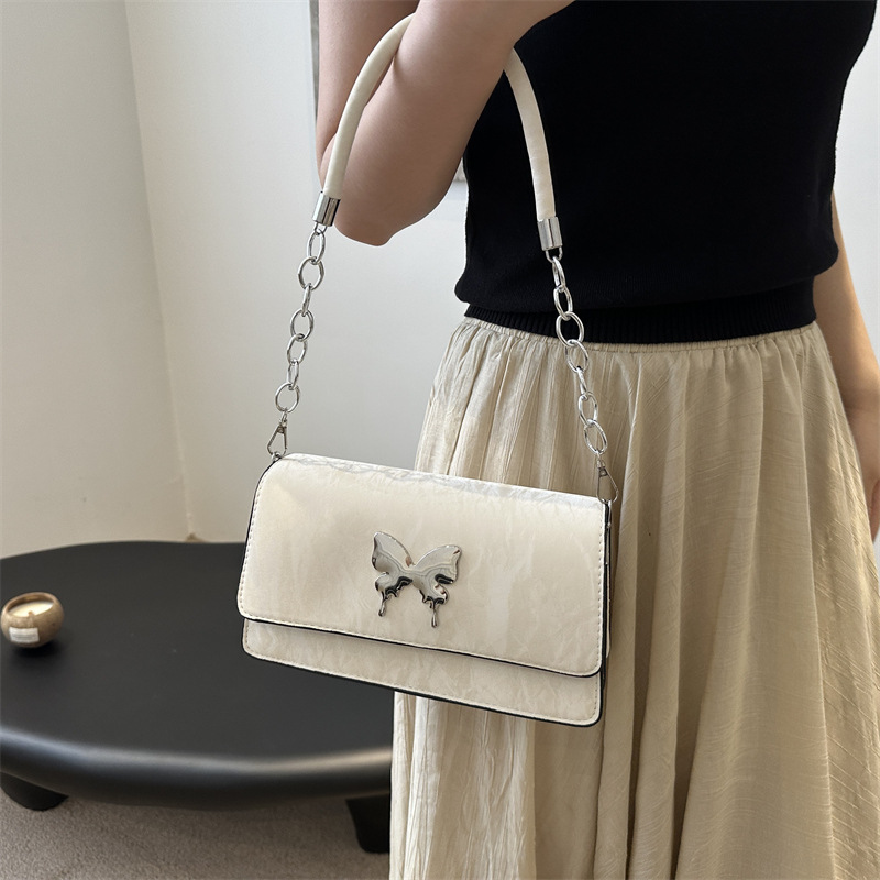 The 2024 new chain single-shoulder bag for women, a butterfly bag with a lid, is fashionable, trendy and stylish. It's a small square bag for women Specification drawing