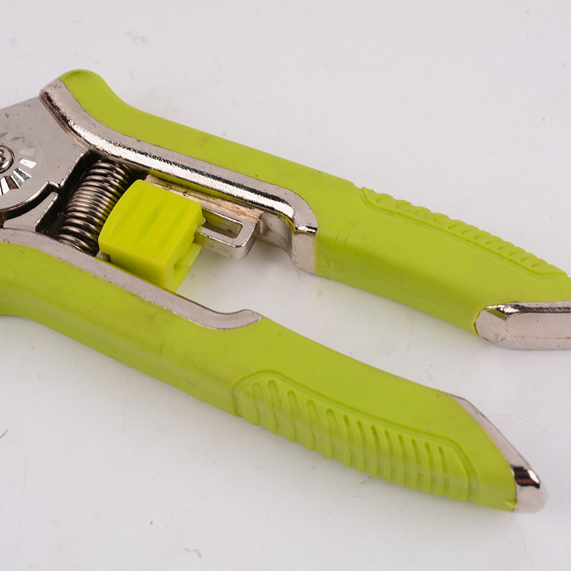 Stainless steel pruning shears, fruit and flower shears, garden fruit tree pruning and grafting scissors, direct sales from the manufacturer Application Scenario