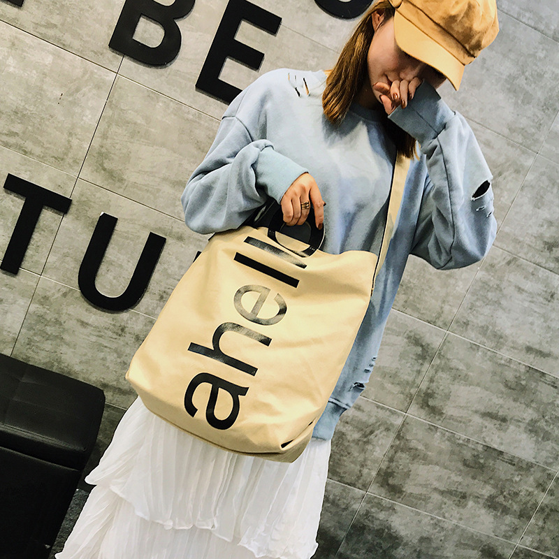 Single-shoulder large bag for women, 2025 new trendy Korean version, large-capacity canvas shopping bag, letter crossbody casual student bag Application Scenario